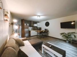 Le DrômArdèchois - Gîte meublé 6 personnes Tournon sur Rhône - ÉCOLODGÎTE, hotel en Tournon-sur-Rhône