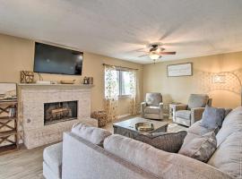 Updated Albuquerque Home with Backyard and Grill!, hotel dengan parking di Albuquerque