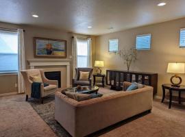Spacious 3-bedroom home with outdoor space, hotell i Eugene