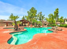 Gilbert Townhome with Easy Access to Phoenix!, vacation home in Gilbert