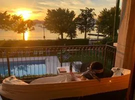 Front Lake Apartment Rainer