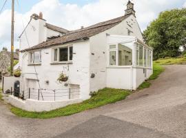 Woodloft Cottage, hotel con parking en Elterwater