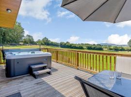 Nanny Goat Lodge, holiday home in Crossway Green