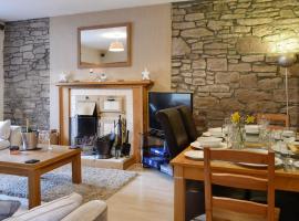 Baldowrie Farm Cottage, holiday home in Ardler
