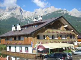 HOTEL DOLOMITI di De Martin D Oscar, hotel en Comelico Superiore