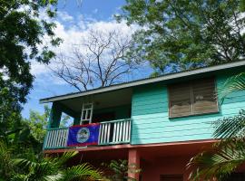 Mana Kai Camping & Cabins, guest house in San Ignacio