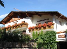 Aparthotel Garni Haus Hubertus, guest house in Malles Venosta