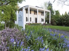 The White House Bed and Breakfast, ξενοδοχείο σε Medford