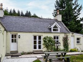 Corrennie School Cottage, Ferienunterkunft in Whitehouse