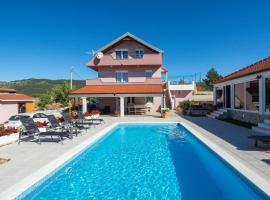 Stunning Home In Neoric With Private Swimming Pool, Can Be Inside Or Outside, hotel Neorićban