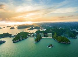 Flamingo Premium Lan Ha Bay Resort, hotel with jacuzzis in Hai Phong