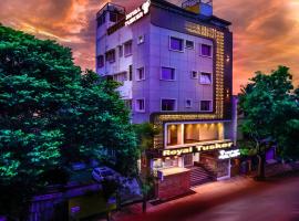 Royal Tusker Luxury Service Apartments, hotell i Mysore