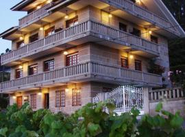 As Adegas, hotel di Poio