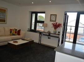 Cozy & Bright 2-Bedroom Apartment with Large Balcony and Free Parking