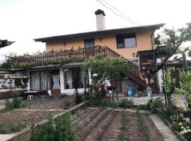 Къща за гости Градината, hotel v destinaci Dobriniště