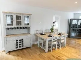 The Unicorn (Apartments)