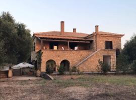 Olive Cottage, hotel with parking in Kyparissia