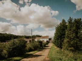 White Side Cottage: Haltwhistle şehrinde bir otoparklı otel