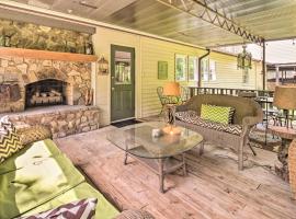 Pet-Friendly Lake Lure Retreat with Deck and Gas Grill, vacation home in Lake Lure