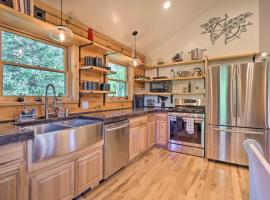 24-0132 Alma Retreat with Deck 17 Mi to Skiing – hotel w mieście Fairplay