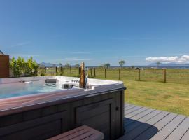 Litua Luxury self-catering with stunning sea views, hotel with jacuzzis in Arisaig