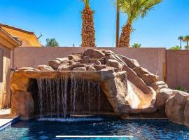 Beach Happy-Lake Close-Private Waterpark Oasis -sleeps 14, hotel in Lake Havasu City