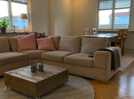 Annies House - Very nice 2 bedroom apt central area, cheap hotel in Strömstad