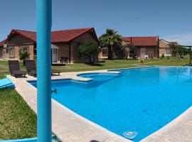 Hotel de Campo con Piscina y Cabañas- Ideal Relax en Concordia โรงแรมในกองกอร์เดีย