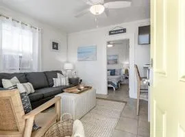 The Sea House WATERFRONT Apt by Downtown