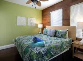 Two Duval Street Suites w pool