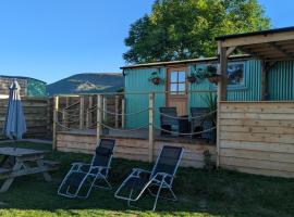 Red darren luxury hut, alojamento para férias em Llanveynoe