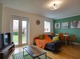 ST AUSTELL - Spacious Home, High Speed Wi-Fi, Free Parking, Garden, apartamento en Swindon
