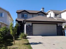 lovely home, country house in Calgary