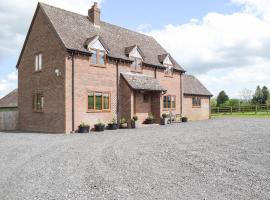The Larches, holiday home in Hopton Cangeford