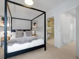 Design-Led Luxurious Townhouse Prime Location W/ Parking