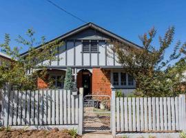 Fitzroy House - Federation charm near town centre, hotelli, jossa on pysäköintimahdollisuus kohteessa Cowra