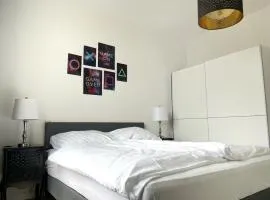 JayBnB - Gaming Apartment PS5 65 Zoll 4K TV Wohnung mit Balkon