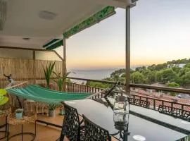 Beach Front Retro Hideaway in Salou