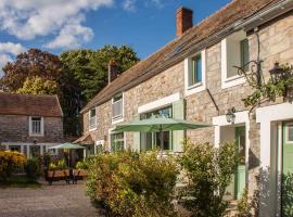Gîtes Isatis, luxury hotel in Arbonne-la-Foret