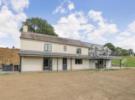 Upper Bryn Y Groes, villa in New Bridge