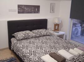 Nicosia rest and relax 1 bedroom apartment, hotel cerca de Lakatamia, Nicosia