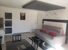 Gîte 2-4 pers avec piscine: La Selle-sur-le-Bied şehrinde bir otel