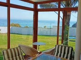 CASA EN PLAYA DE RAZO CON JARDIN Y VISTAS AL MAR