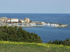 Vue sur mer à Santa Severa - Appartement Les Cyprès, lacný hotel 