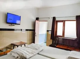 Goverdhan Hotel - Close to Railway Station and Bus Stand