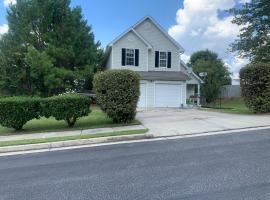 Captivating Home near Downtown ATL, hotel v destinaci Conley