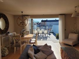 Central Modern Townhouse in Saundersfoot, pet-friendly hotel in Saundersfoot