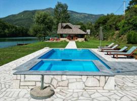 Villa California, hotell sihtkohas Rezine