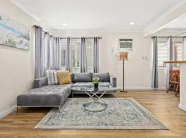 Bright & Cozy Getaway-10min to Downtown LA