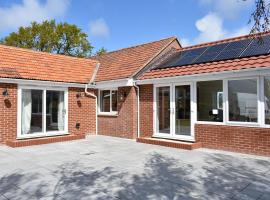 Trees Annexe, holiday home in Gurnard